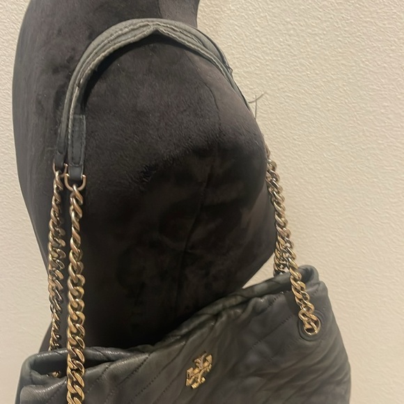 Tory Burch Kira Chevron Tote Bag in Black Quilted Lambskin - Picture 4 of 16